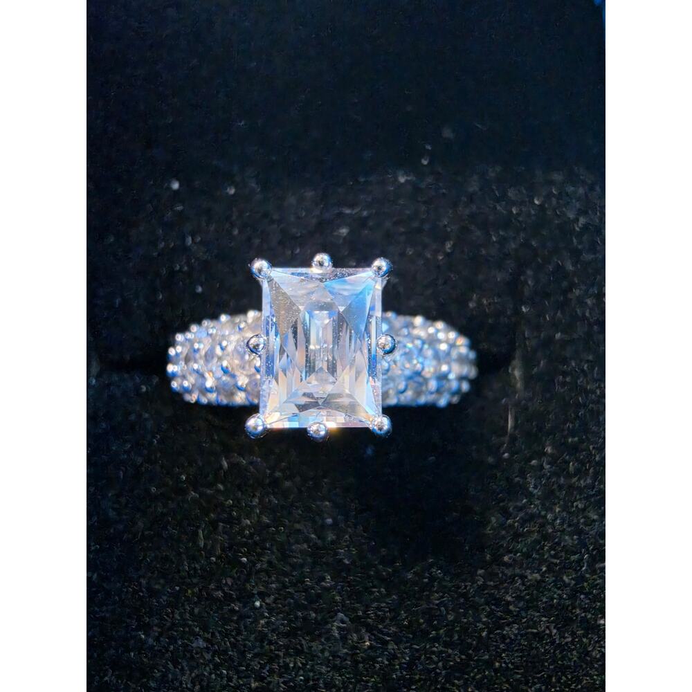Tycoon Bella Luce 4.85CTW Emerald Cut Simulated Stone in 925 Plantinieve Size 8